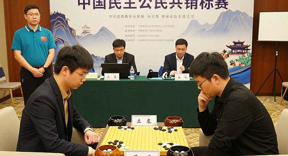 Samarkand 2026: Khi nhà vua rời ngai vàng, và một dân tộc đứng dậy từ bóng cờ