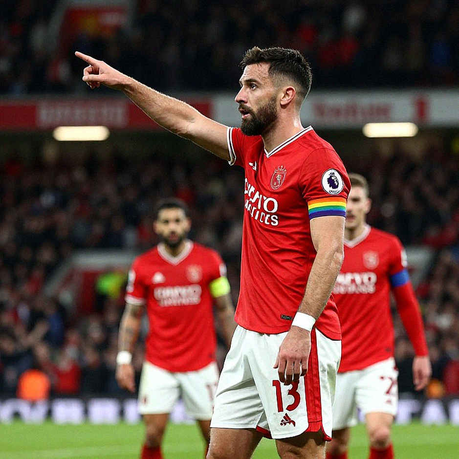 Arsenal thua sốc Brighton: Declan Rice thoát thẻ đỏ, PGMOL đối mặt câu hỏi về chuẩn mực